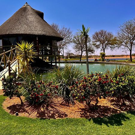 Lapa Lange Game Lodge Mariental Esterno foto