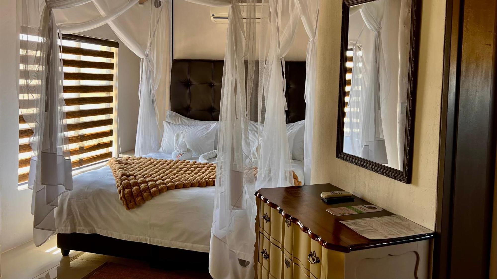 Lapa Lange Game Lodge Mariental Esterno foto