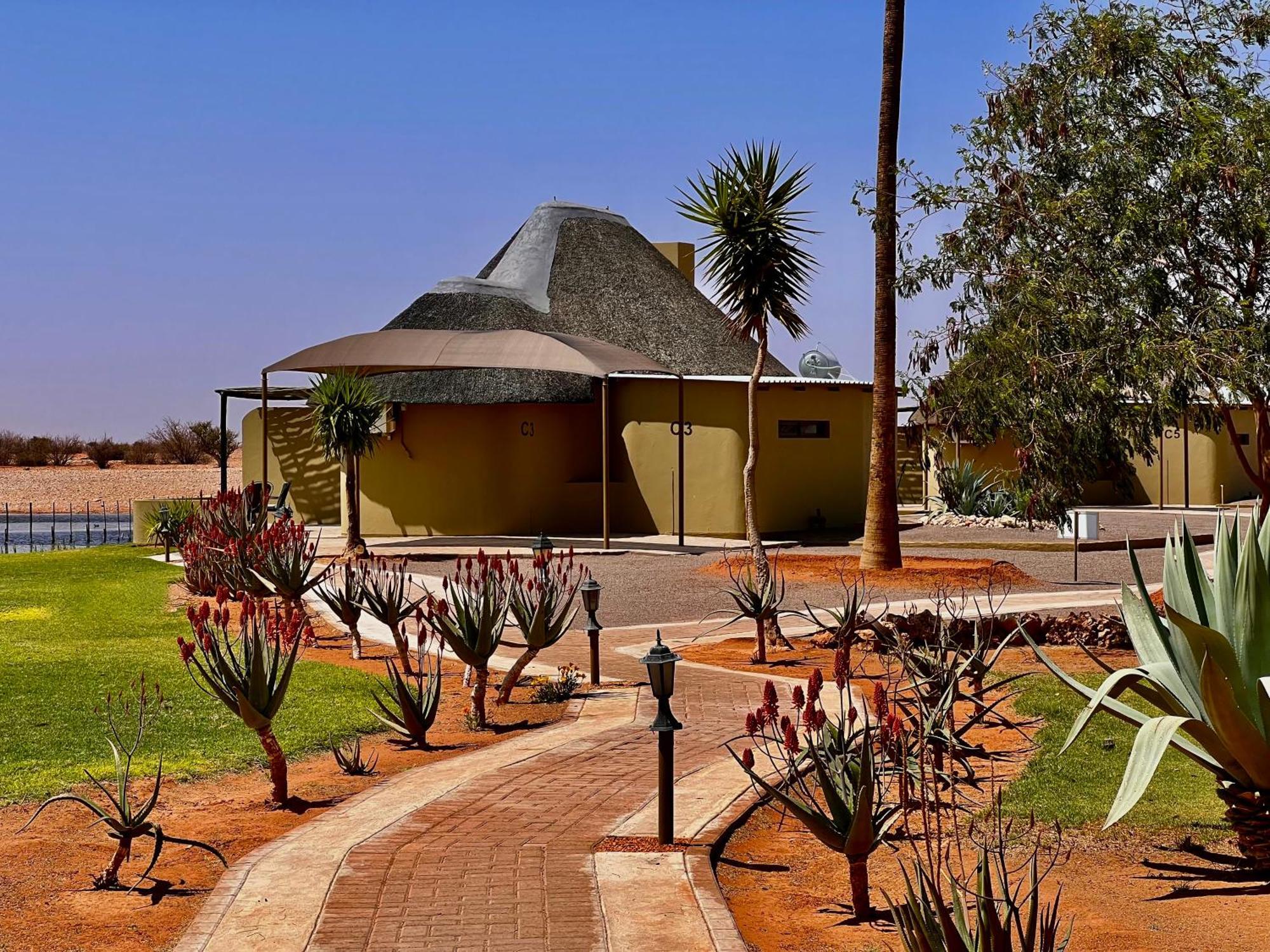 Lapa Lange Game Lodge Mariental Esterno foto